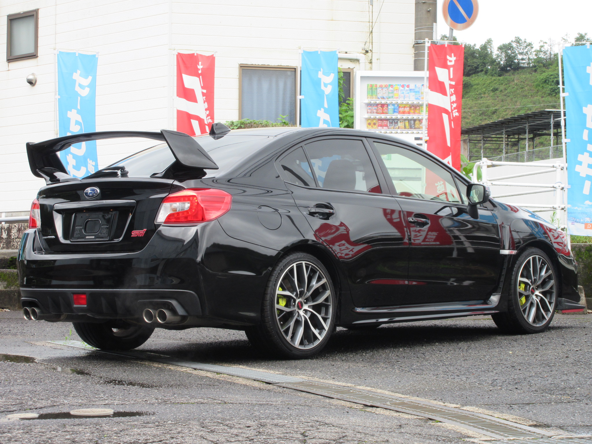 こちらのWRX STIも当社で修理したお車です！